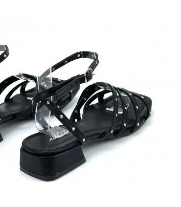 SANDALIA TACÓN TACHAS 23056 NEGRO