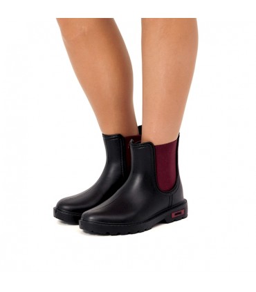 BOTIN AGUA MUSTANG 56334  NEGRO ELASTICO BURDEOS