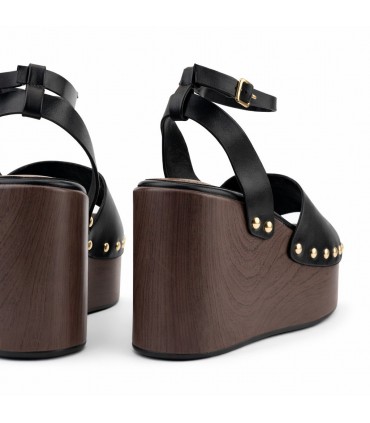 SANDALIA PLATAFORMA TACHUELAS D2765 BLACK