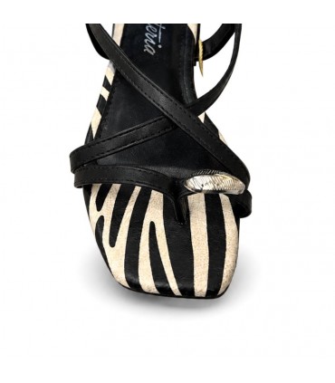 SANDALIA TACON BAJO TIRAS DEDO 1104 NEGRO